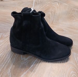 Gianni Bini Women's Black Suede Leather Ankle Flat Pull On Boot Size 6.5 NEW